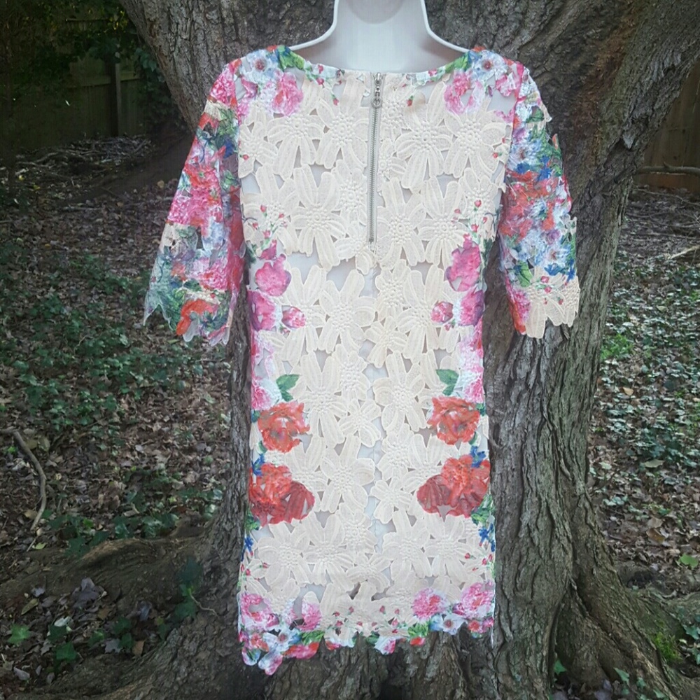 Flowery lace cutout dress - Picture 2 of 6